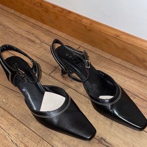 UNISA Black leather pumps